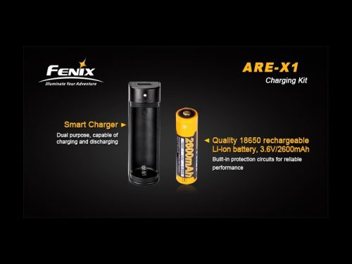 Cargador Fénix ARE-X1 y una batería 18650 de 2600 mAh